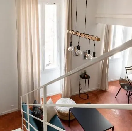 Authentique Situe En Plein Centre D'antibes * 昂蒂布