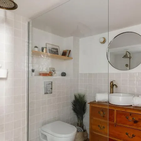 Authentique Situe En Plein Centre D'antibes * 昂蒂布