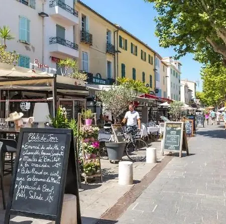 公寓 Authentique Situe En Plein Centre D'antibes